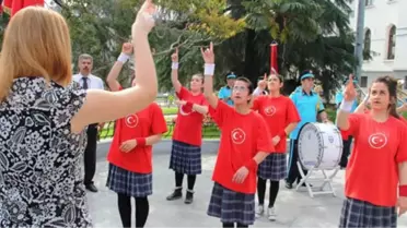 İşaret Diliyle İstiklal Marşı'nı Okudular