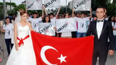 Gelin ve Damat Düğünü Bırakıp Fener Alayına Katıldı