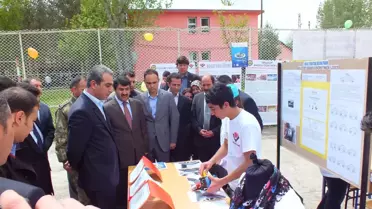 Malazgirt'te TÜBİTAK Bilim Fuarı Sergisi