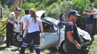 Otomobil Dereye Uçtu