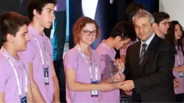 Elektrik Kesildi, Bakan Ergün Başarılı Öğrencileri Ödüllendirmekten Vazgeçmedi