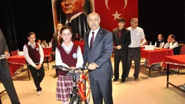 Iğdır'da Bilgi Yarışmasında Dereceye Girenlere Ödül Verildi
