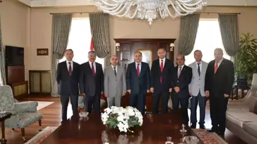 Vali Savaş Ziyaretçilerini Ağırlıyor
