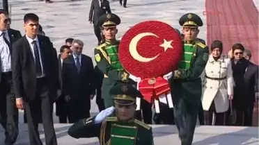 Gül, Türkmenbaşı'nın Anıt Mezarını Ziyaret Etti