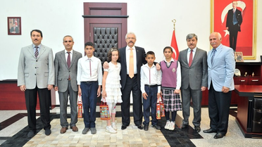 Öğrencilerden Vali Cerrah'a Teşekkür Ziyareti
