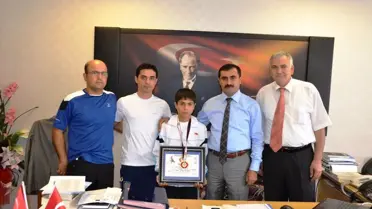 Türkiye Birincisi Olan Öğrenciler Ödüllendirildi