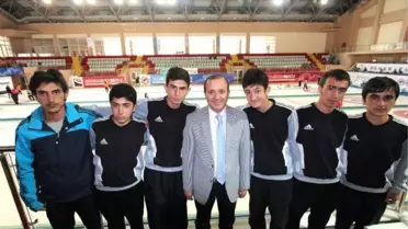 Başkan Küçükler Büyükşehir Belediyesi Curling Takımının Maçını İzledi