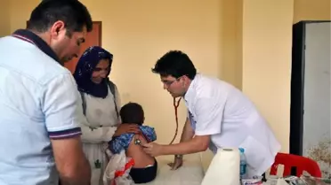 Doktorlar,Köy de Poliklinik Yaptı