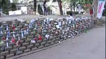 'Devrim Market' Göstericilerin Hizmetinde