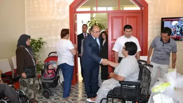 Vali Savaş Engellileri Sevgi Kapısı'nda Kabul Etti