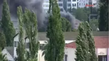 İzmir'de Hurdalık Yangını Korkuttu