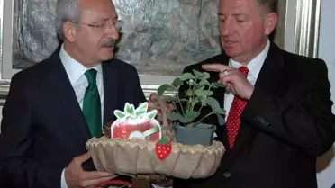 Kılıçdaroğlu, Nysa Çileğinin Tadına Baktı