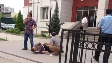 Adliye Önünde Bıçaklı Kavga: 1 Yaralı