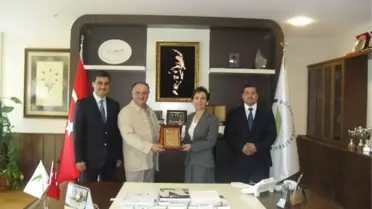 Düsiad'dan Rektör'e Plaket