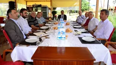 Düzce Belediye Başkanı Bayram Kalıcı Konut Muhtarlarıyla Bir Araya Geldi