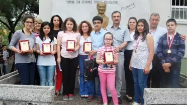 Öğrenciler Mezuniyet Töreni ile Liselere Uğurlandı