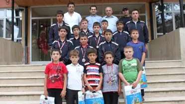 Kaymakamdan Dereceye Giren Güreşçilere Ödül
