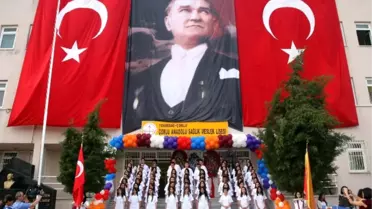 Sağlık Meslek Lisesinde Mezuniyet Coşkusu
