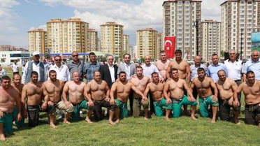 Karakucak Güreşleri'nde Recep Kara Başpehlivan