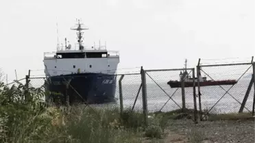 Çanakkale'de Kuru Yük Gemisi Karaya Oturdu