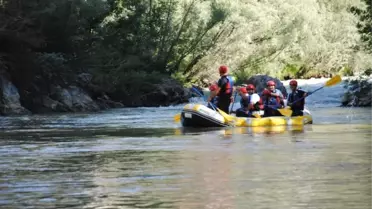 Şemdinli'de Rafting Düzenlendi
