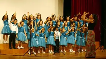 Minikler Sesleri ile Büyüledi