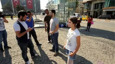 Taksim'de 'Duran Adam'a Kimlik Kontrolü