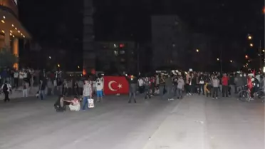 Polisten Göstericilere Biber Gazlı Müdahale