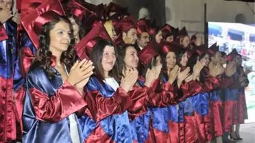 Tıp Fakültesi Mezuniyet Töreninde 'Diren Türkiye' Pankartı Açtı