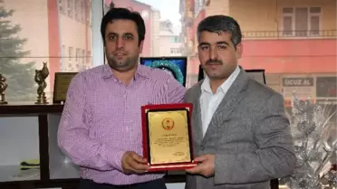 Buhara Vakfı'ndan Hayırsever İşadamları'na Teşekkür Plaketi