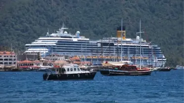 Dev Gemi Rotasını Marmaris'e Çevirdi