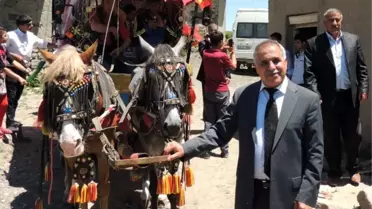 Gelinini Faytonla Evinden Alarak 33 Yıllık Hayalini Gerçekleştirdi