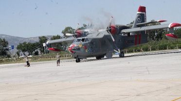 (Özel) Efes Havaaalnına İnen Yangın Söndürme Uçakları, Göreve Hazır