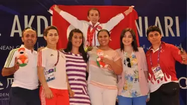 Milli Halterci Aylin Daşdelen Altın Madalyaları Arkadaşları İçin Aldı