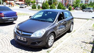 Tren Otomobile Çarptı: 1 Yaralı