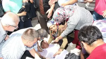 Evlat Acısına Dayanamayıp Bayıldı