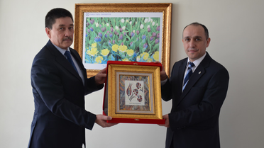 Büyük Elçi Kadirov Turgut Özal Üniversitesi'nde