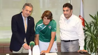 Enes Ünal Resmi Sözleşmeyi İmzaladı