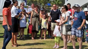 Antalya Akvaryum'da 500 Bininci Turiste Şampanyalı Karşılama