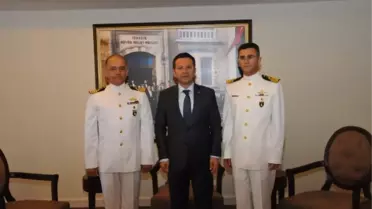 Denizci Komutanlardan Valiye Ziyaret