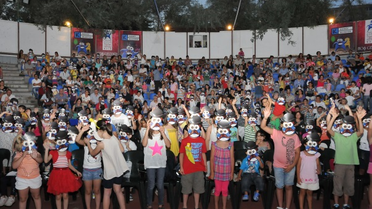 Miniklerin Yıldızlar Altında Tiyatro Keyfi Başladı