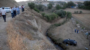 Otomobil Şarampole Yuvarlandı: 6 Ölü, 1 Yaralı (2)