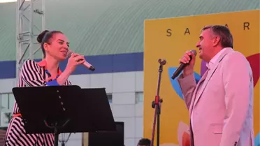 Belediye Başkanı ile Düet Yaptı