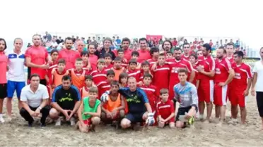 Erdek'te Plaj Futbolu Başladı