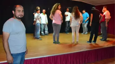 Geleceğin Tiyatro Sanatçıları Kurslarda Yetişiyor