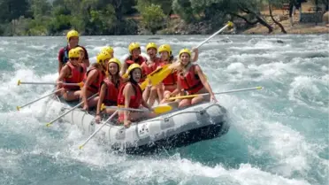 Güzellerin Rafting Keyfi