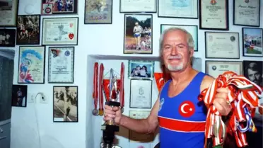 'Yürüyen Dede' 57 Yıldır Spor Yapıyor