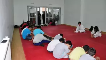 Düzce'de Yaz Spor Okulları Karate Kursu Başladı