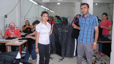 Kadınlar Hem İş Öğreniyor Hem Para Kazanıyor