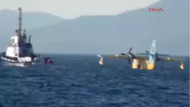 Lastiği Patlayan Yangın Uçağı Denize İndi